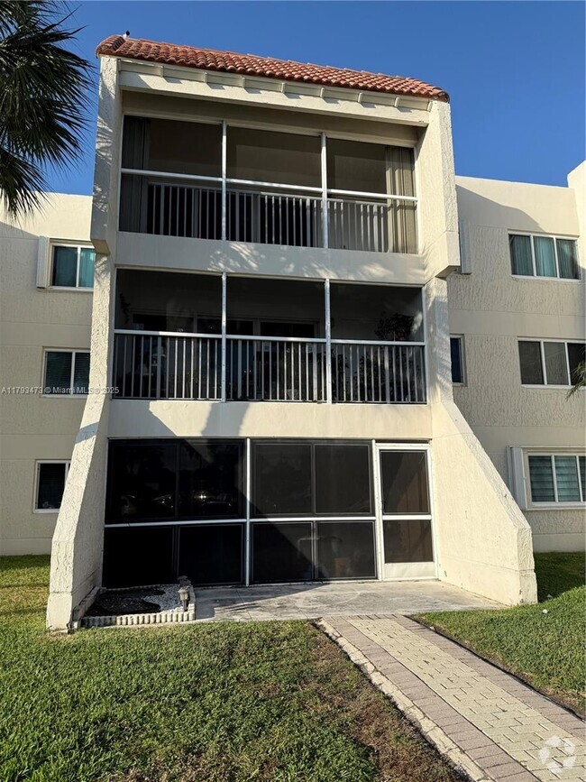 Building Photo - 120 Lakeview Dr