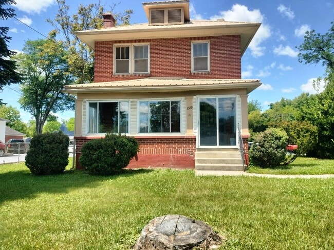 Building Photo - 1029 Winchester Ave