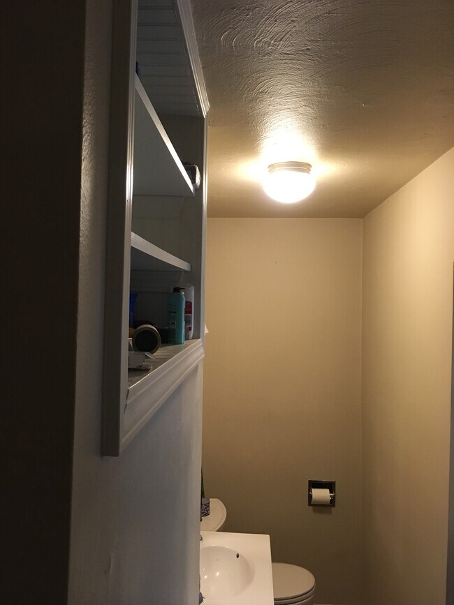 Bathroom - 908 4th Ave E