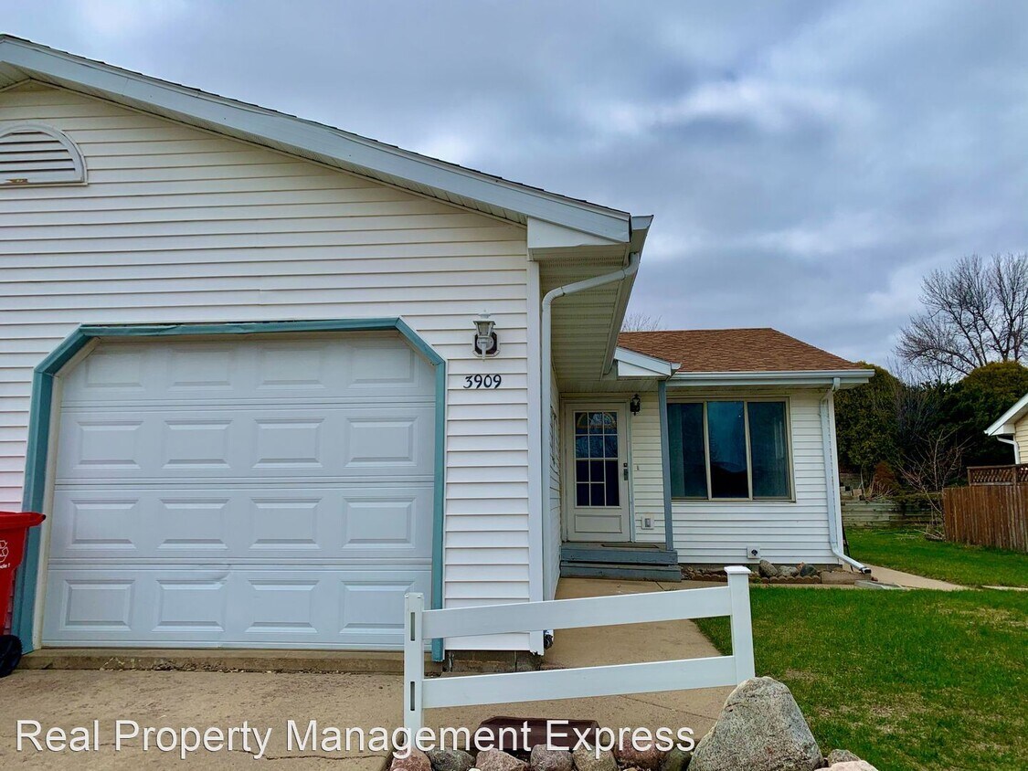 Foto principal - 2 br, 1 bath House - 3909 S Terry Ave