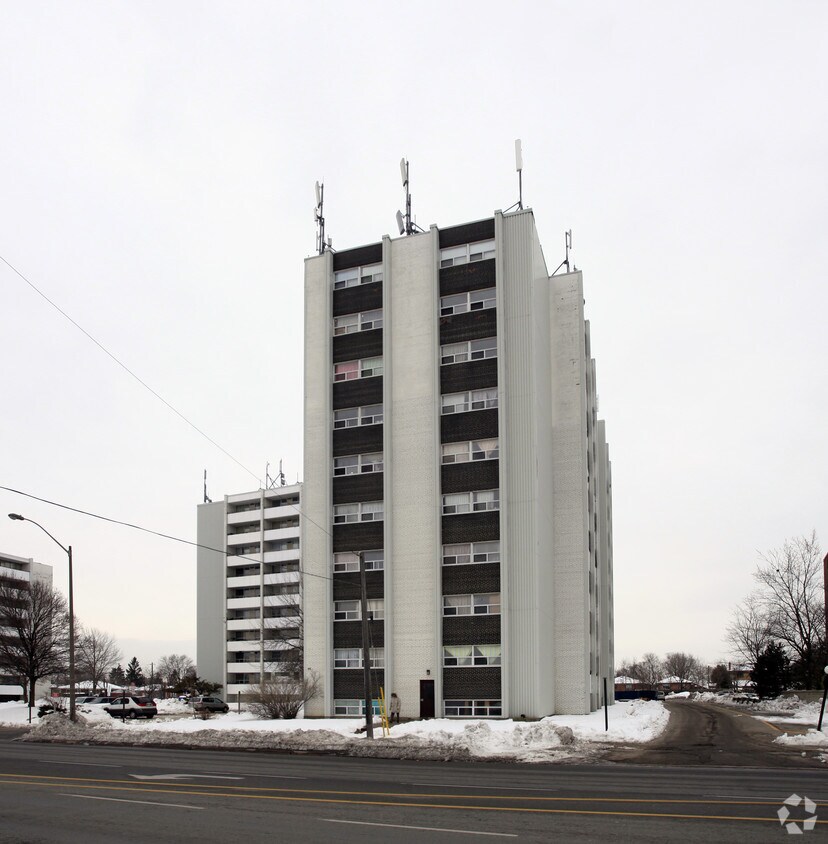 White House North Apartments 99 Kennedy Rd N Brampton, ON