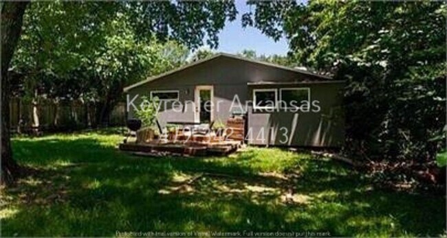 Building Photo - Gorgeous Two Bedroom Home