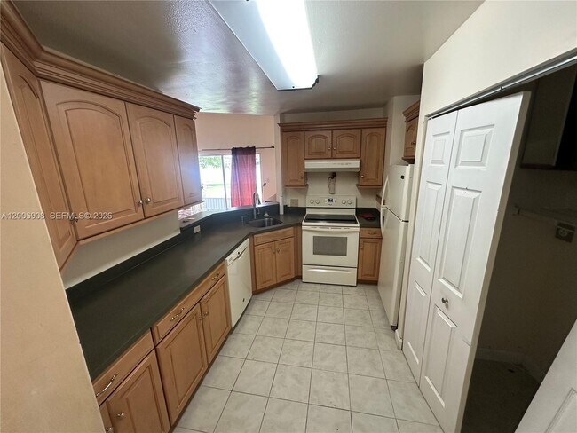 Foto del edificio - 3461 NW 44th St