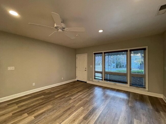 Building Photo - Available SOON - Beautiful Renovated House...
