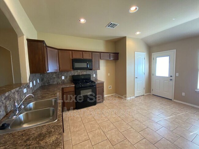 Building Photo - 2912 Thompson Farm Ln