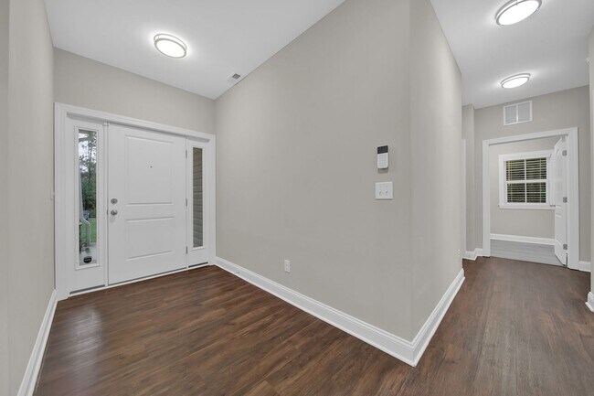 Building Photo - Modern Home In Matthews