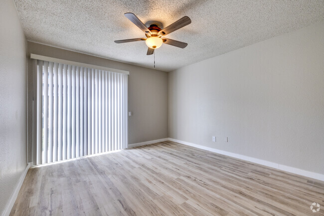 Dormitorio 1 - 2BR, 2BA - 950SF Renovado - The Monica