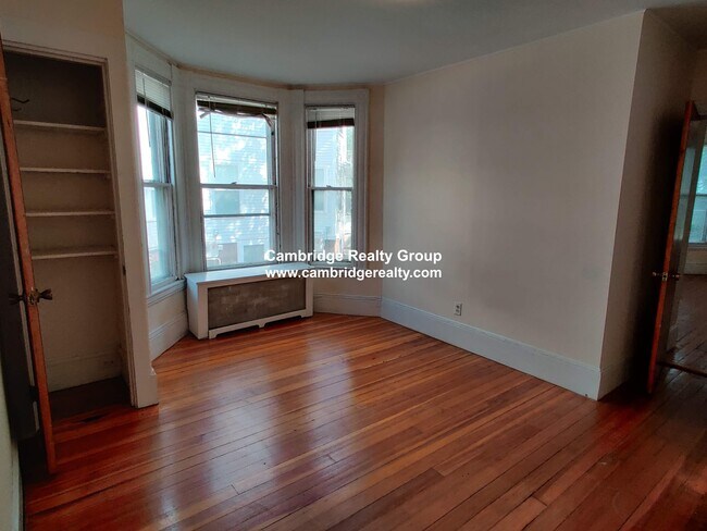 Building Photo - 381 Harvard St