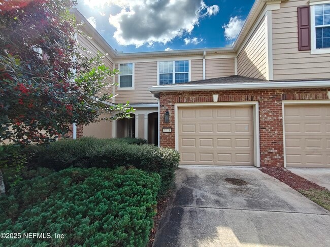 Building Photo - 6918 Roundleaf Dr