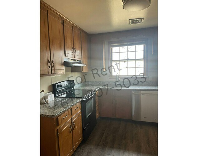 Building Photo - 805 Rose Park Dr