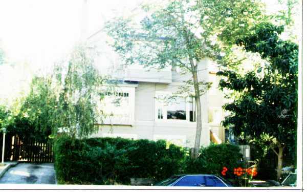 Building Photo - 2545-2555 Benvenue Ave