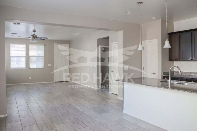 Building Photo - 250 N Sandal