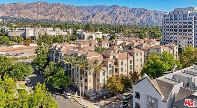 Foto del edificio - 290 N Hudson Ave