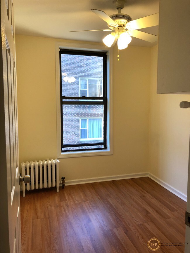 Building Photo - 236 E 77th St