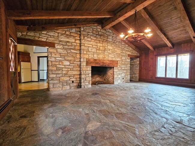 Building Photo - 135 Fraelich Rd