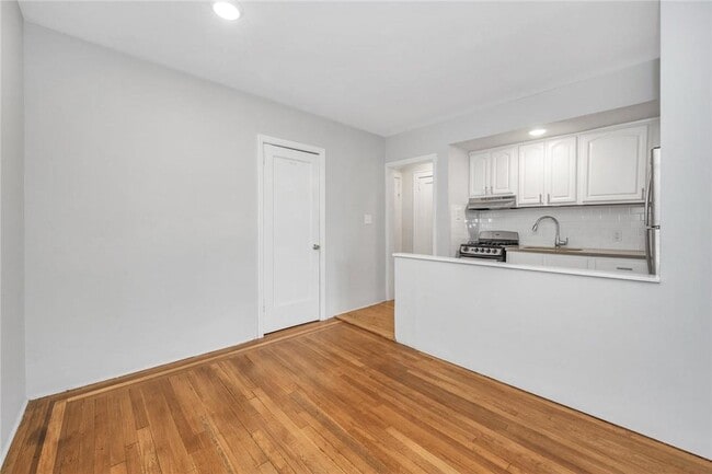 Building Photo - 10 Oakridge Pl