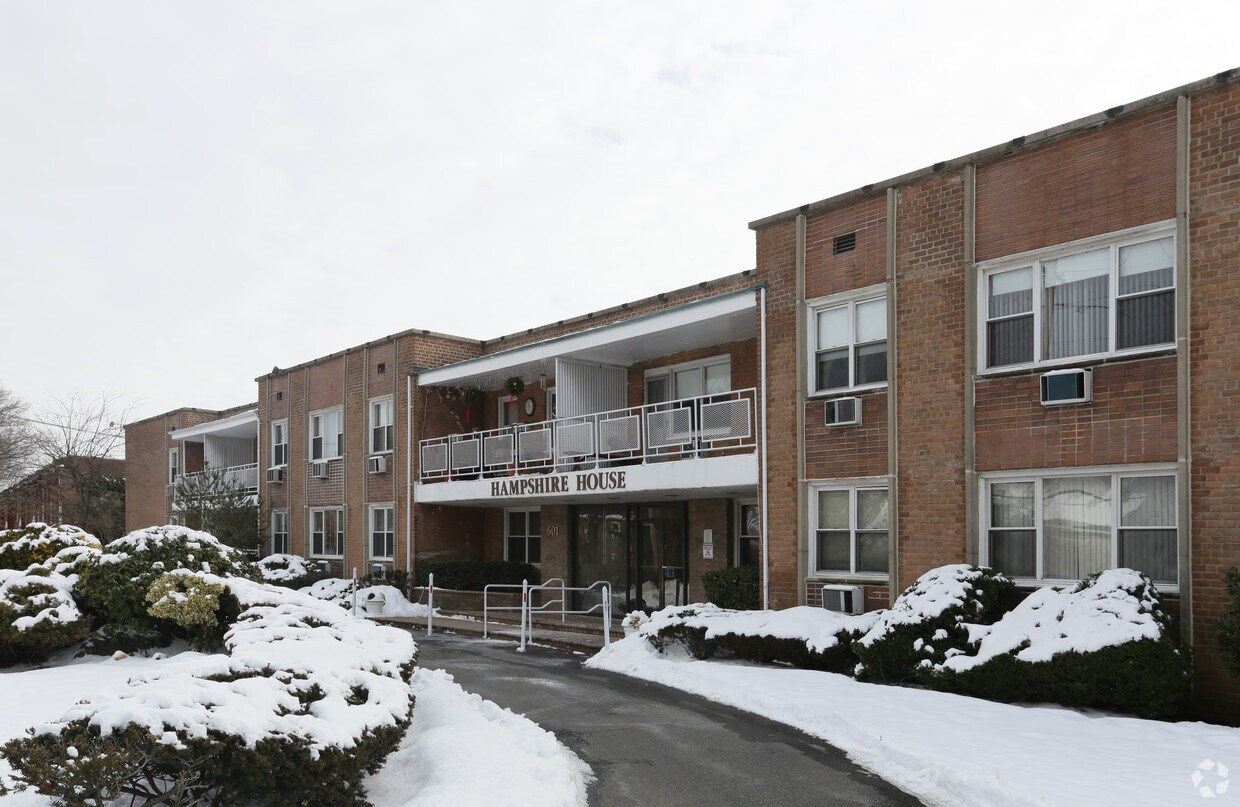 Hampshire House Apartments in Cedarhurst, NY