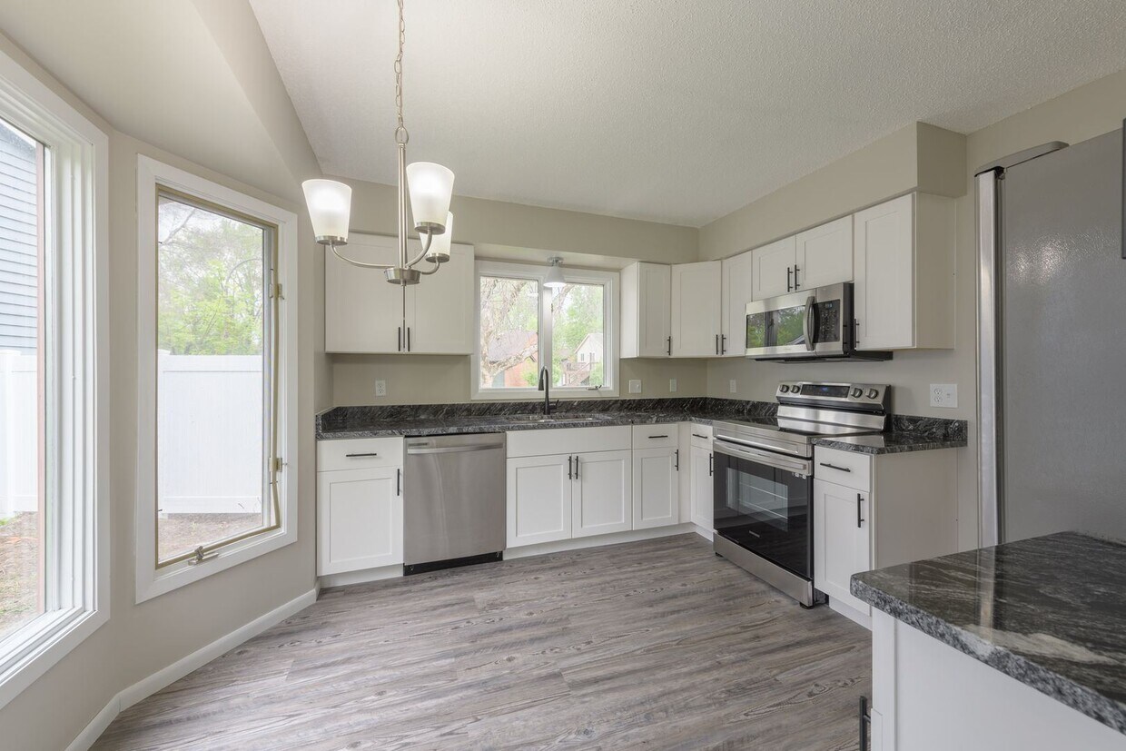 1385 Knoll Dr, Shoreview, MN 55126 House Rental in Shoreview, MN