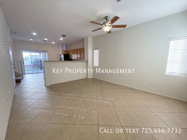 Foto del edificio - 2 PRIMARY BEDROOMS, 2.5 BATH HOME RIGHT OF...