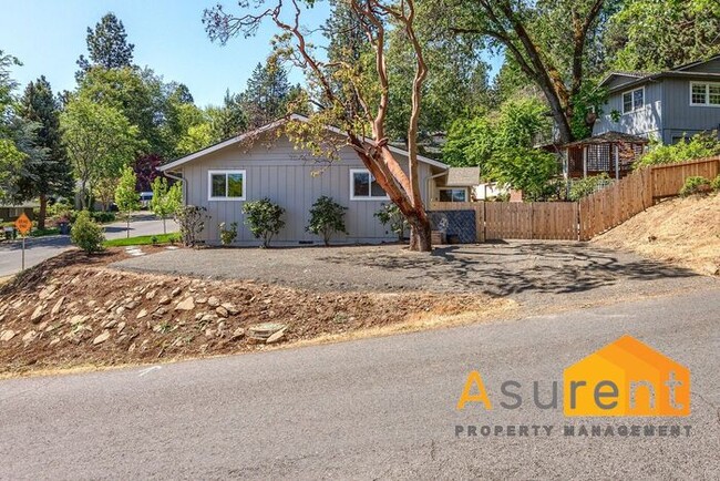 Building Photo - Newly remodeled, single level 3 bed- 2 bat...