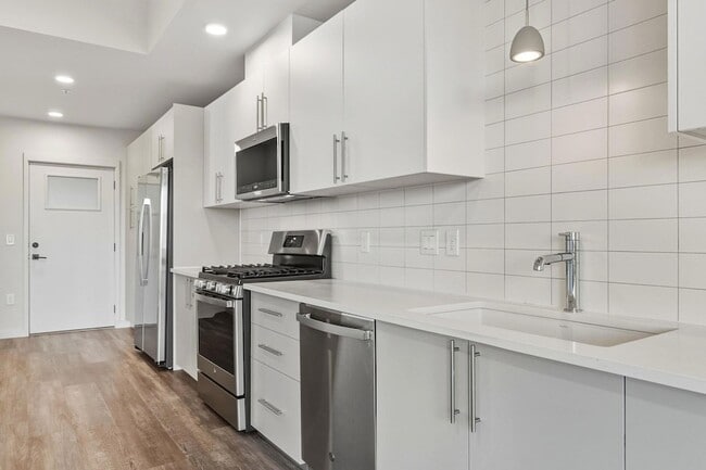 Building Photo - 4004 Banister Ln