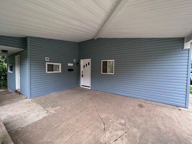 Building Photo - Now available 2BR house with garage