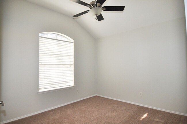 Foto del edificio - 2120 Kingsdale Ct
