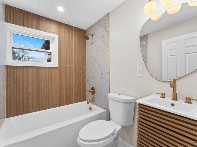 Foto del edificio - Secluded & Stunning: Move-In Ready 3-Bedroom Home with Bonus Rooms & Private Yard