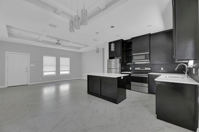 Building Photo - 1012 E la Cantera Ave