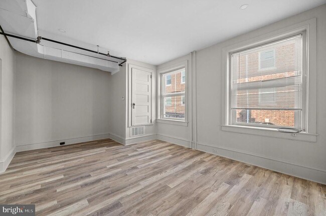 Foto del edificio - 834 W Lancaster Ave
