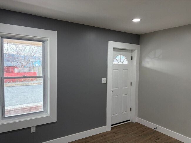 Foto del edificio - Newly Renovated 2- Story Townhome with Front Porch and Back Yard
