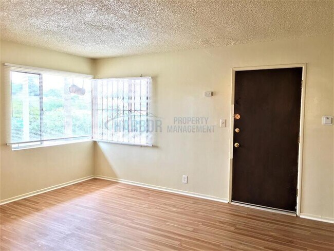 Building Photo - 5642 Angeles Vista Blvd