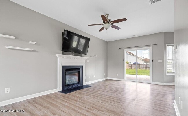 Building Photo - 303 Elk Ct