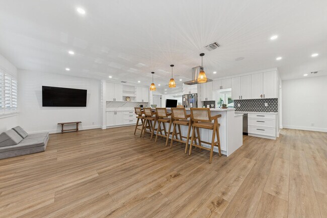 Foto del edificio - 2740 NE 40th Ct