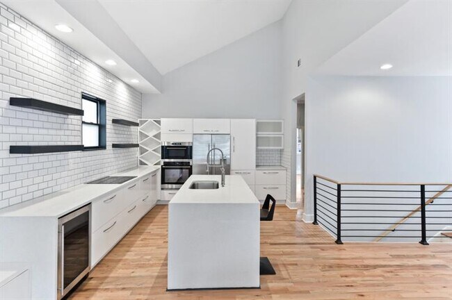 Foto del edificio - 632 Boulevard NE