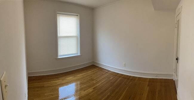 Building Photo - 7401 S Rhodes Ave