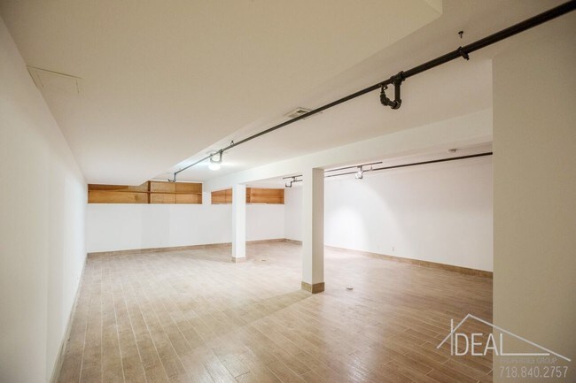 Foto del edificio - 98 W 9th St