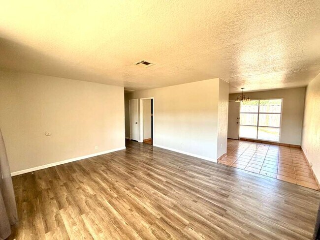 Building Photo - 4571 Alhambra Dr