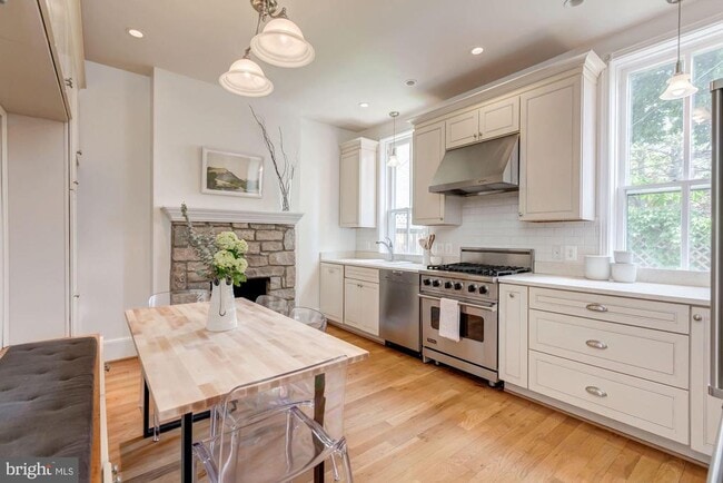 Building Photo - 1409 33rd St NW