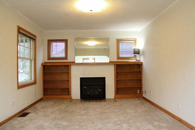 Building Photo - RENT SPECIAL - $500 off! Charming 1 Bed + ...