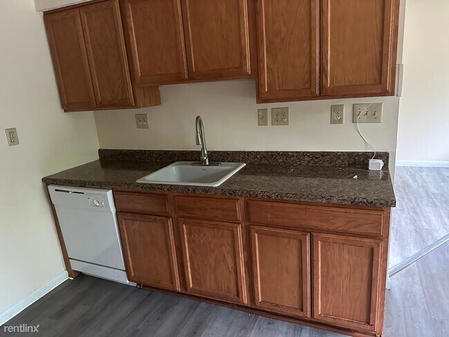 Foto del edificio - 3 br, 1 bath House - 4165 Brunswick Avenue