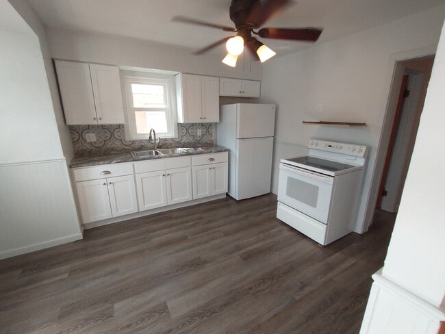 Building Photo - 3166 S 43rd St