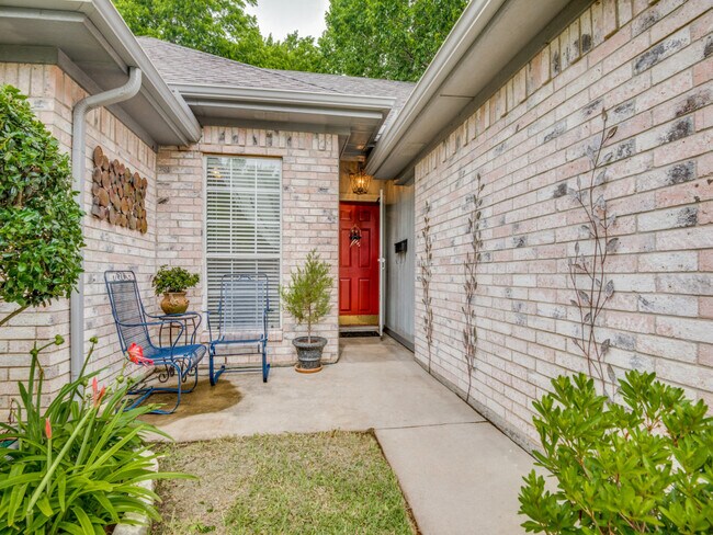 Foto del edificio - 1125 Briar Oaks Dr
