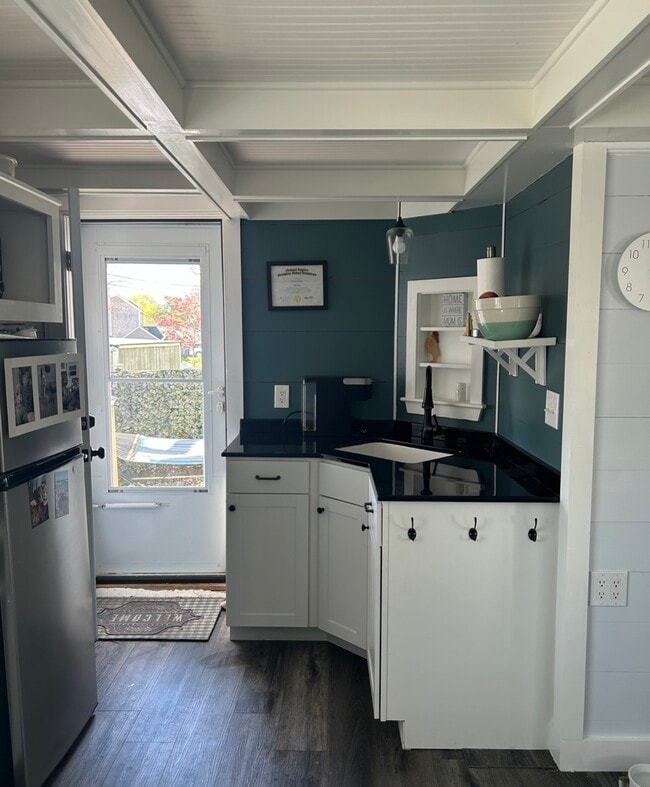 Kitchenette with completely closed in private back yard with grille - 12 Howland Ave