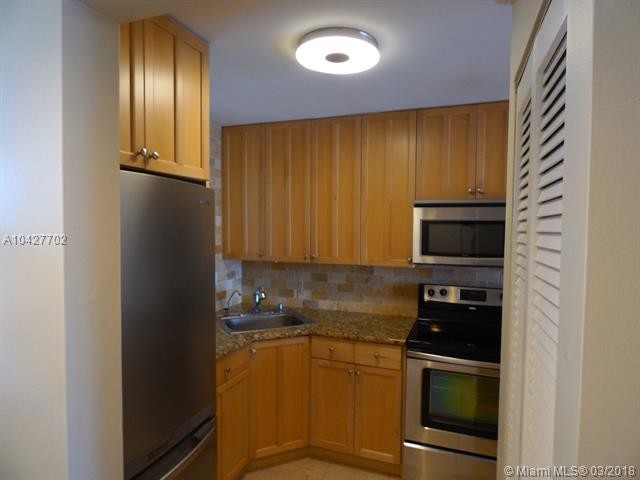 Foto del edificio - 600 NE 25th St