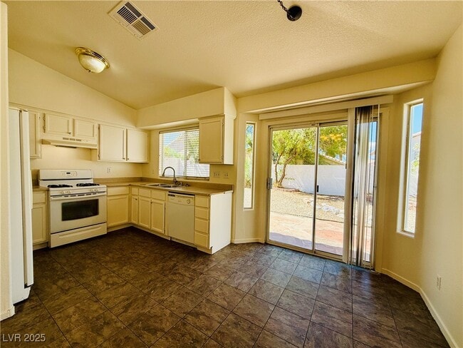 Building Photo - 9016 Dolente Ave