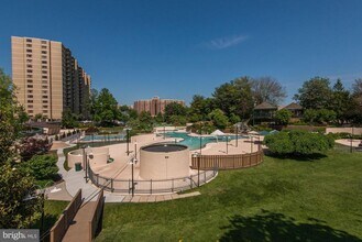 Building Photo - 203 Yoakum Pkwy