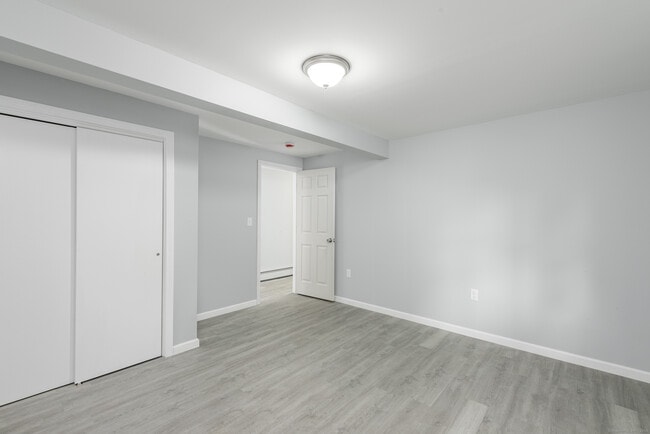 Building Photo - 37 Martin St