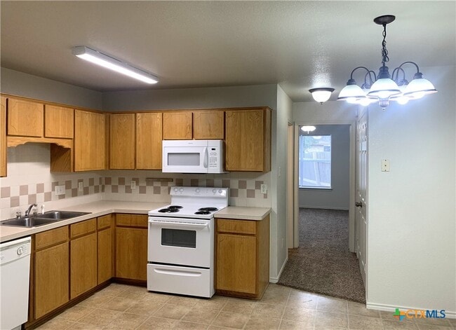 Building Photo - 105 Valley Cir