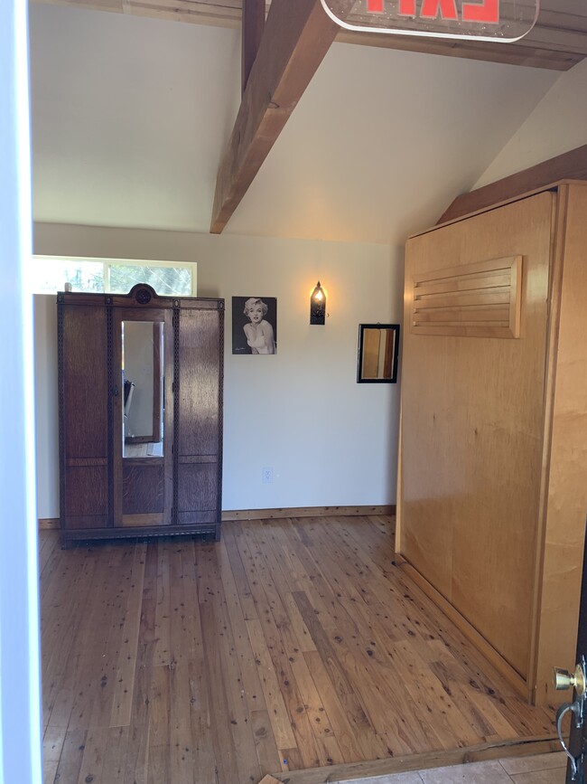 Building Photo - 1140 Tuolumne St